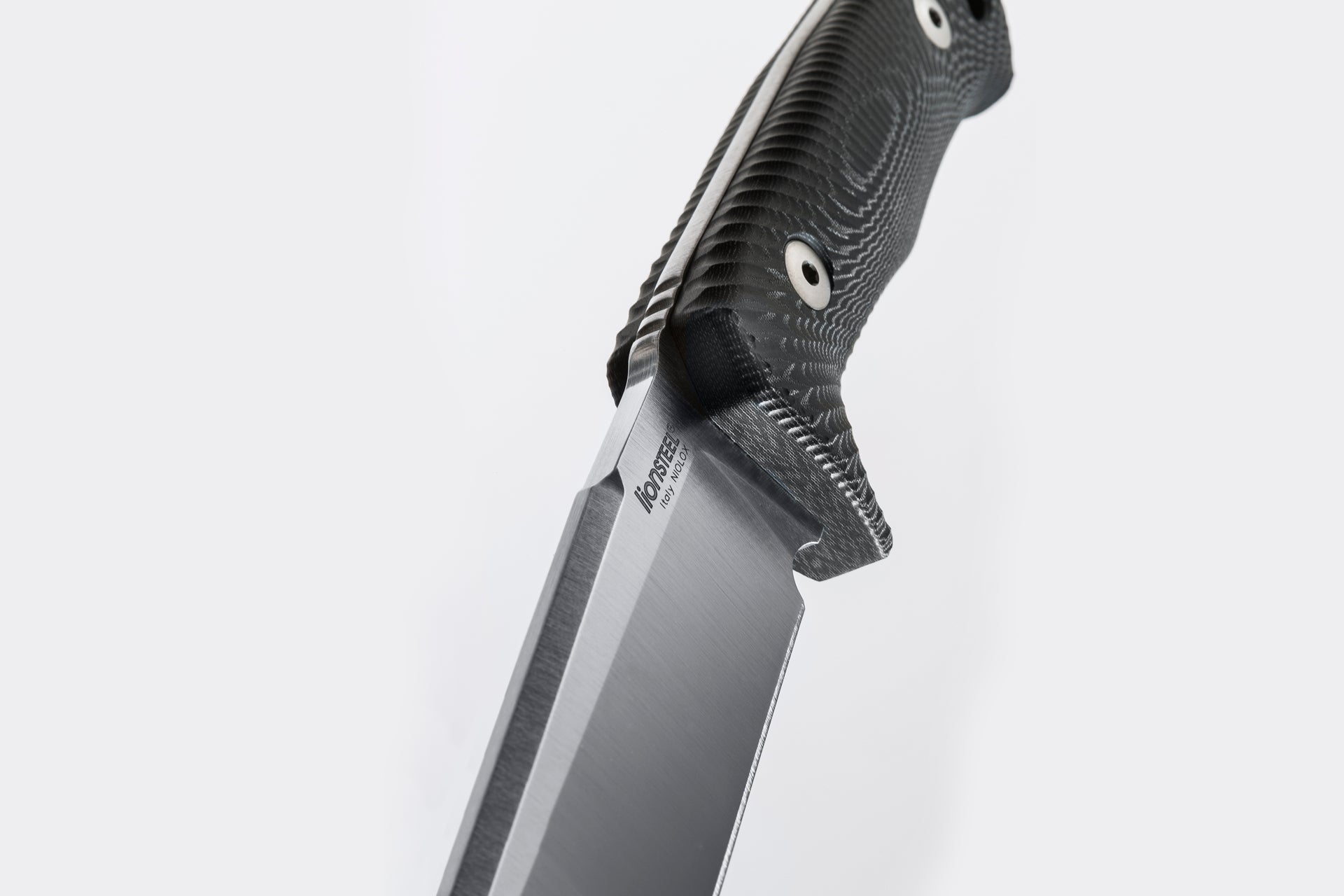 T5: fixed blade tactical knife - Black micarta, satin-finished blade