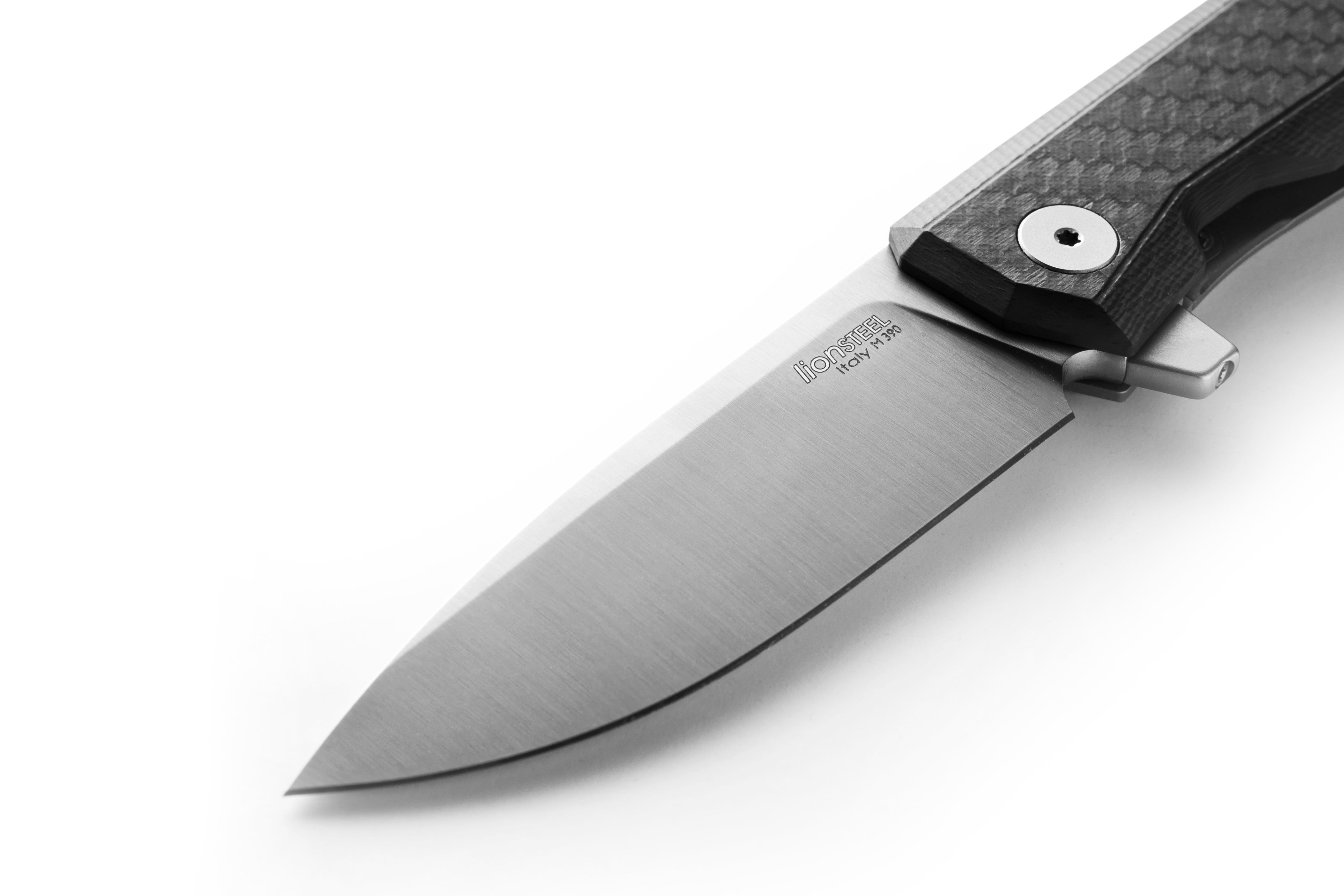 Myto: hi-tech EDC folding knife for all everyday activities - Carbon fiber